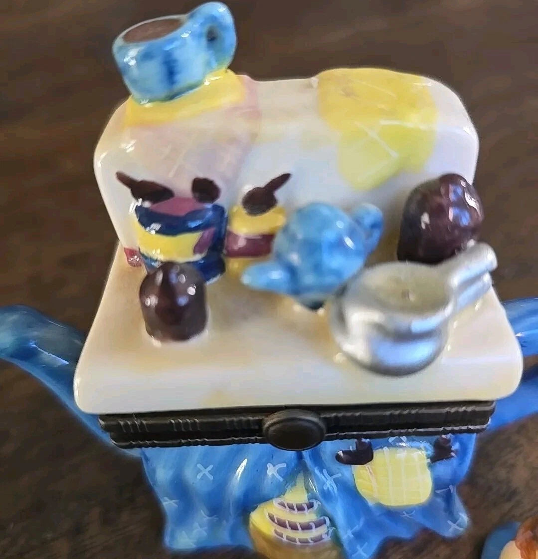 VINTAGE STOVE TEAPOT TRINKET BOX CERAMIC With Surprise Inside