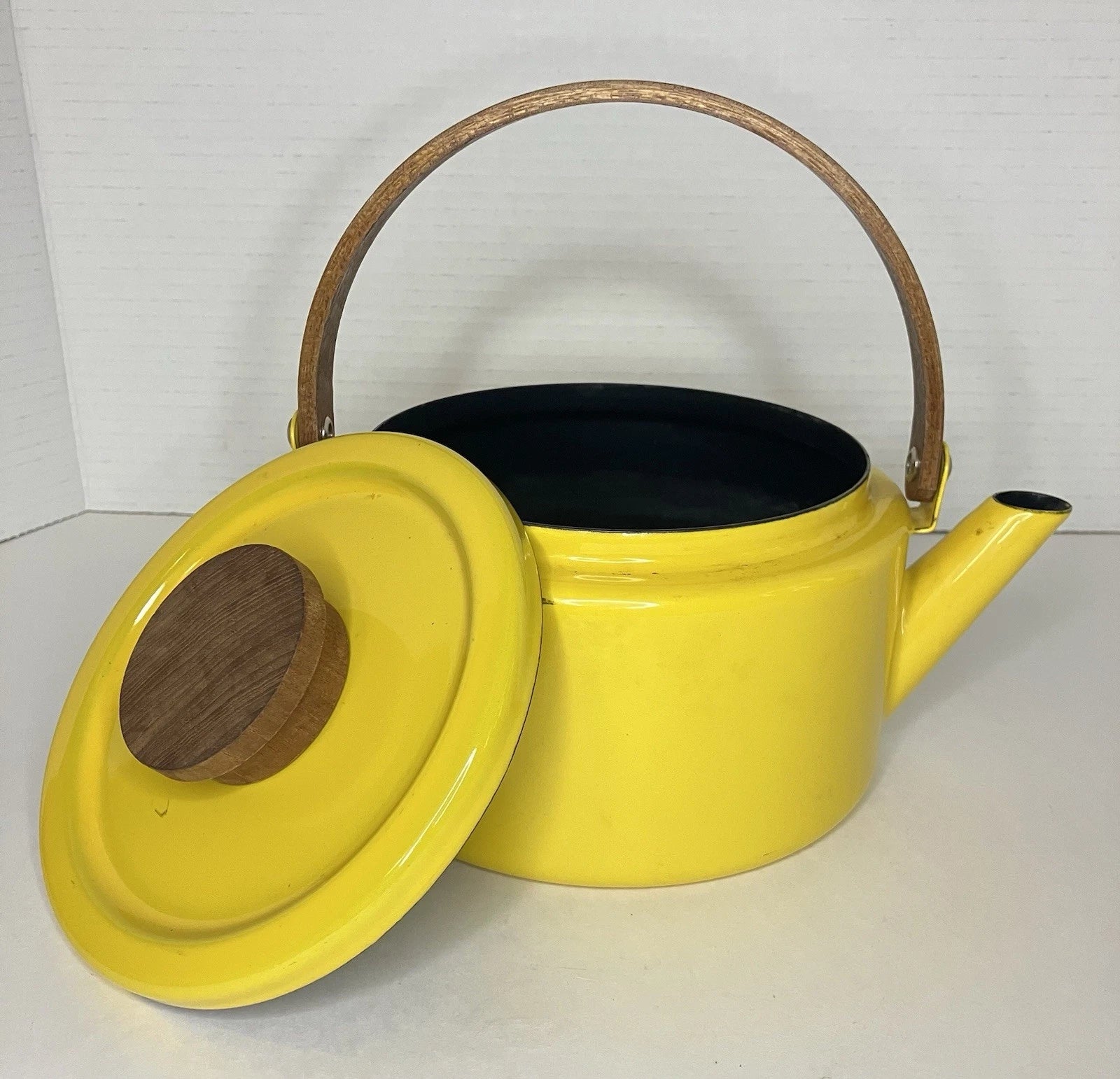 Vintage 1970’s Sunny Yellow Enamelware Tea Kettle With Wood Handle And Knob