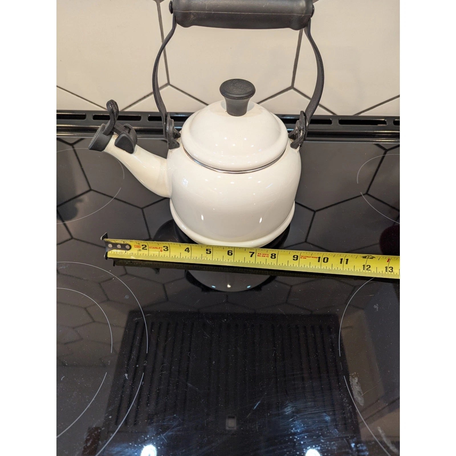 White Le Creuset Enamel Teapot Tea Kettle 1.25QT