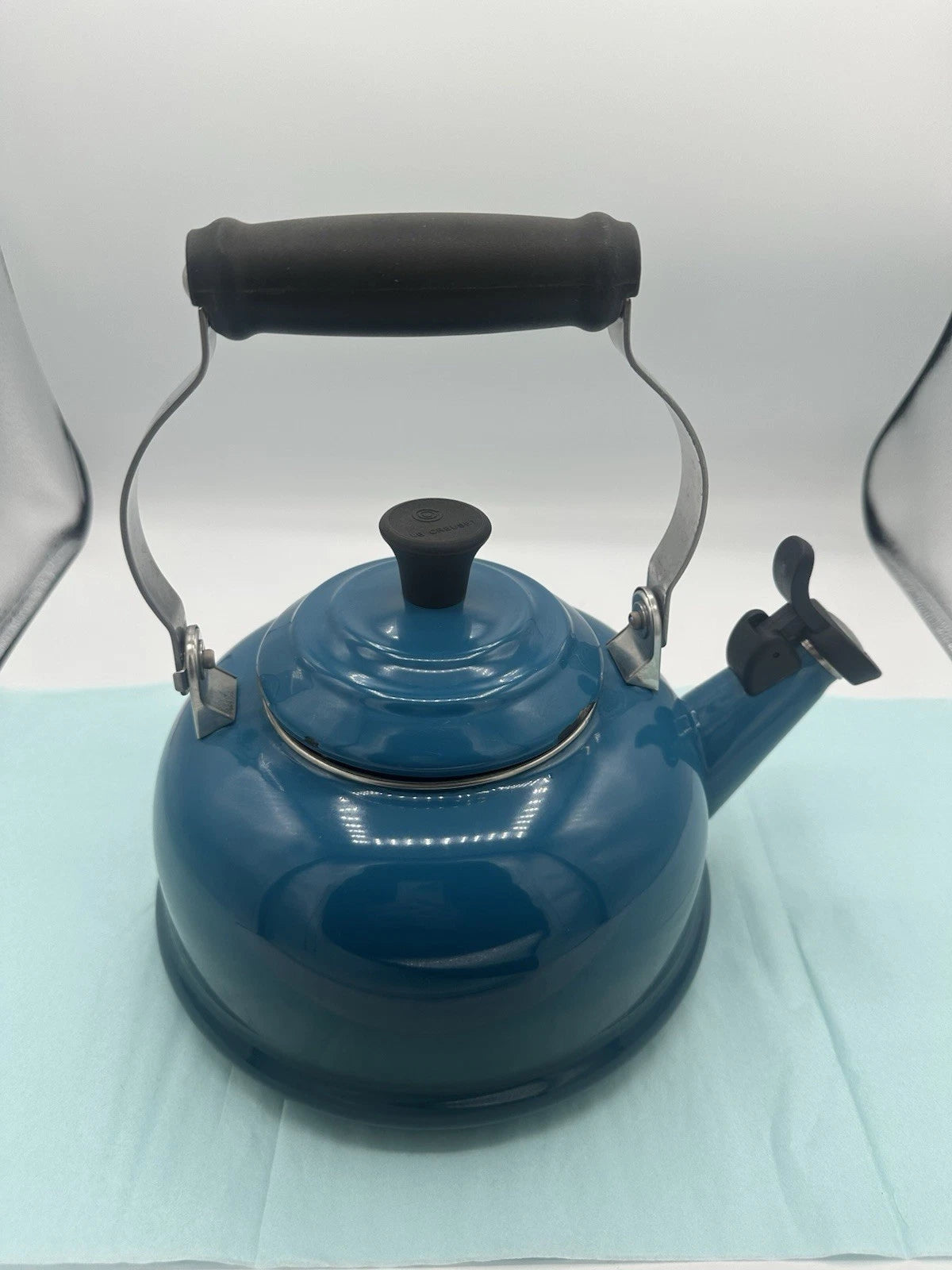 Le Creuset Whistling Tea Kettle Teapot Enamel Deep Teal Blue 1.7 Qt (1.6L)