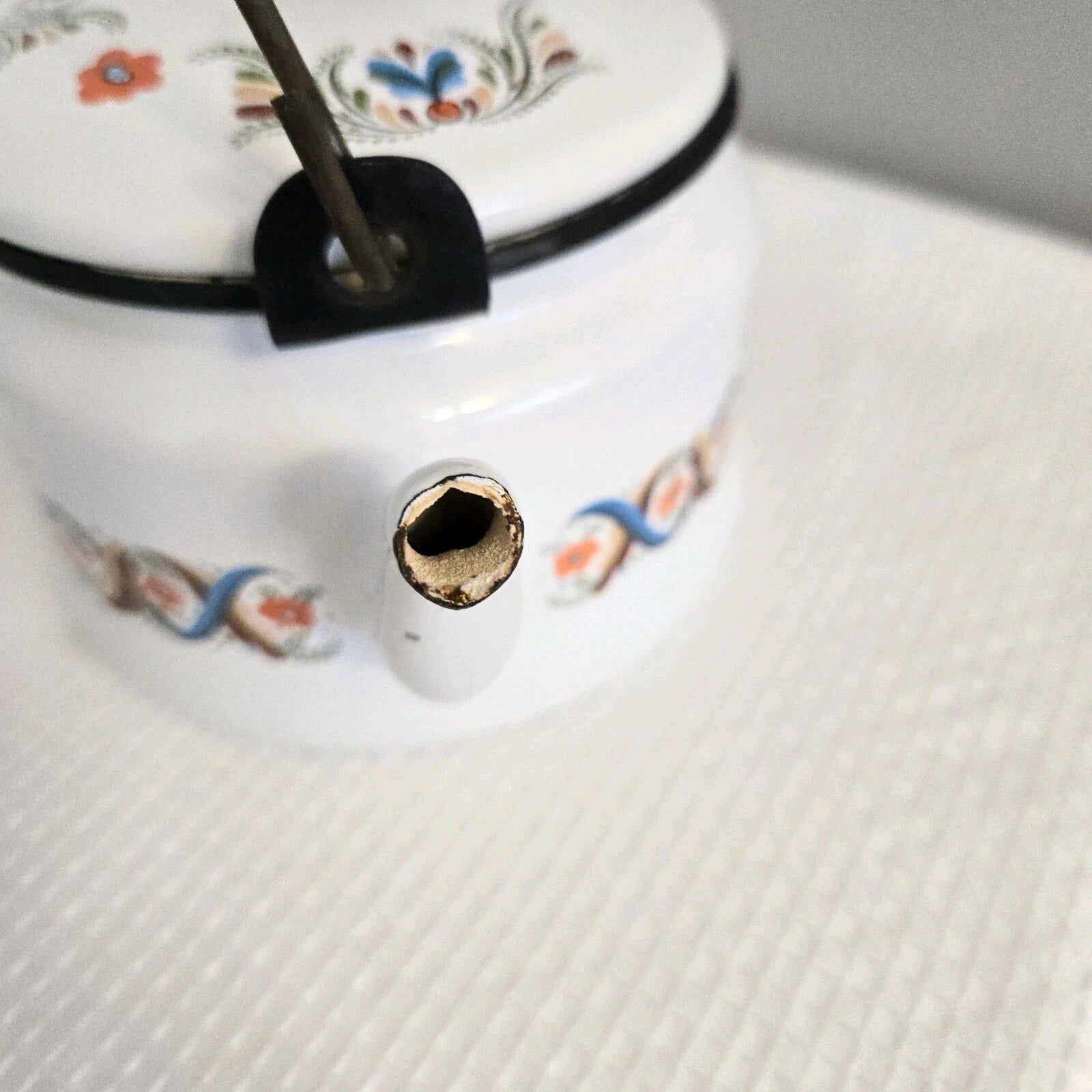 Vtg Enamelware Teapot Tea Kettle Pennsylvania Dutch Look Folk Art READ