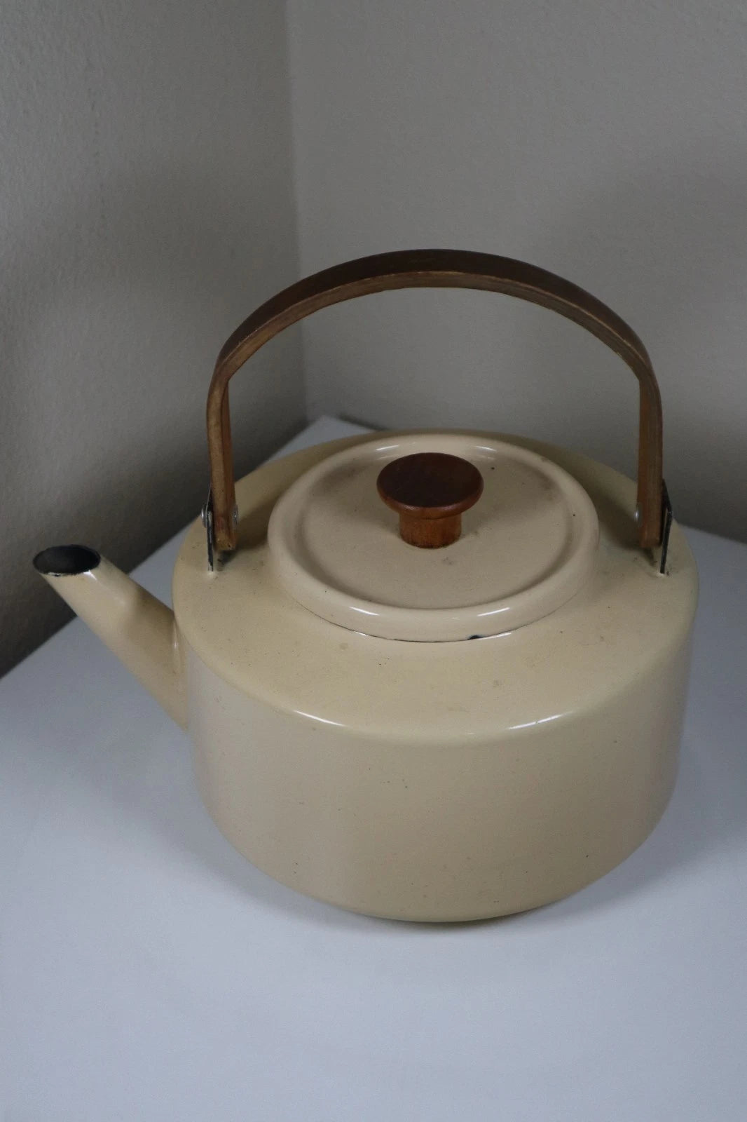 Vintage Copco Cream Enamel Tea Kettle Michael Lax Design Spain 2-1/2 qt