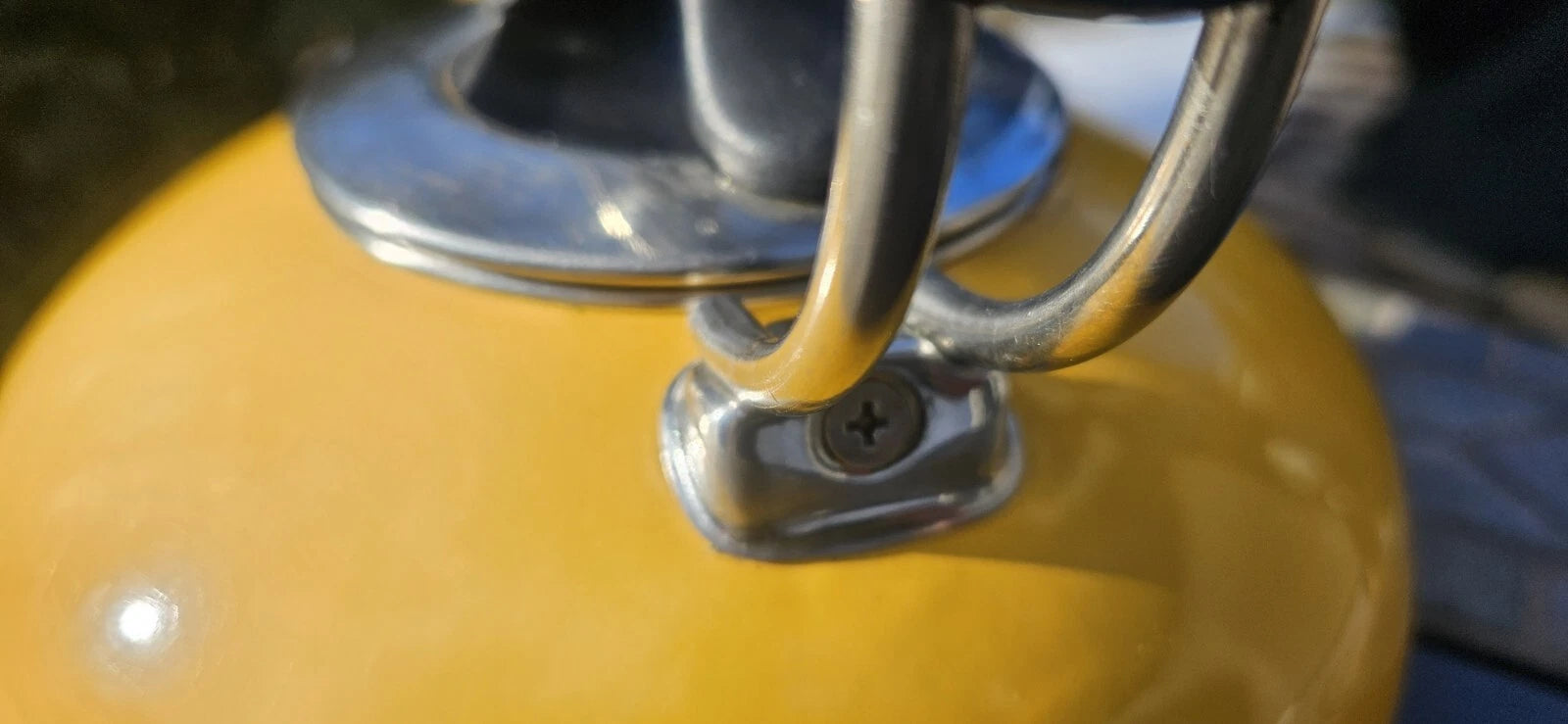 Chantal Livestrong Enamel Loop Whistling Tea Pot Kettle Yellow 1.8 Quart FreeShp