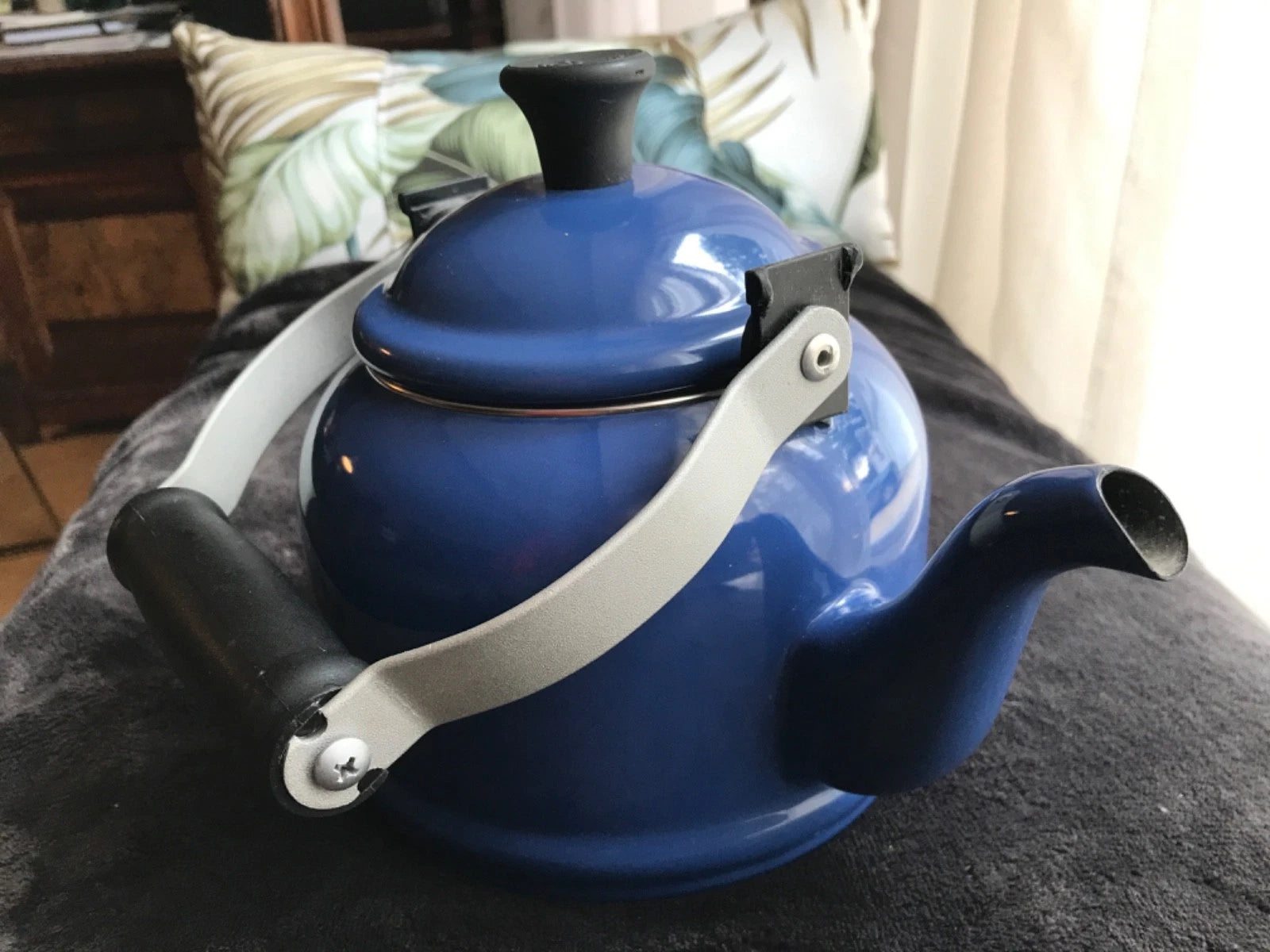 Vintage Le Creuset 1.25 Quart Blue Enamel Metal Tea Kettle Teapot w/Flip Handle