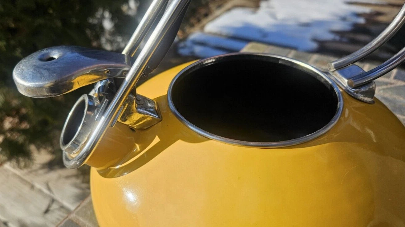 Chantal Livestrong Enamel Loop Whistling Tea Pot Kettle Yellow 1.8 Quart FreeShp