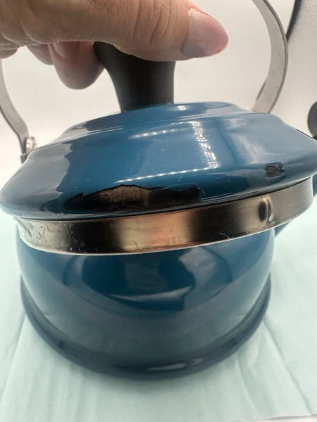 Le Creuset Whistling Tea Kettle Teapot Enamel Deep Teal Blue 1.7 Qt (1.6L)