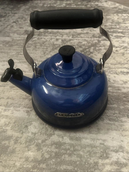 Le Creuset Whistling Tea Kettle Teapot Enamel Blue 1.7 Qt (1.6L)