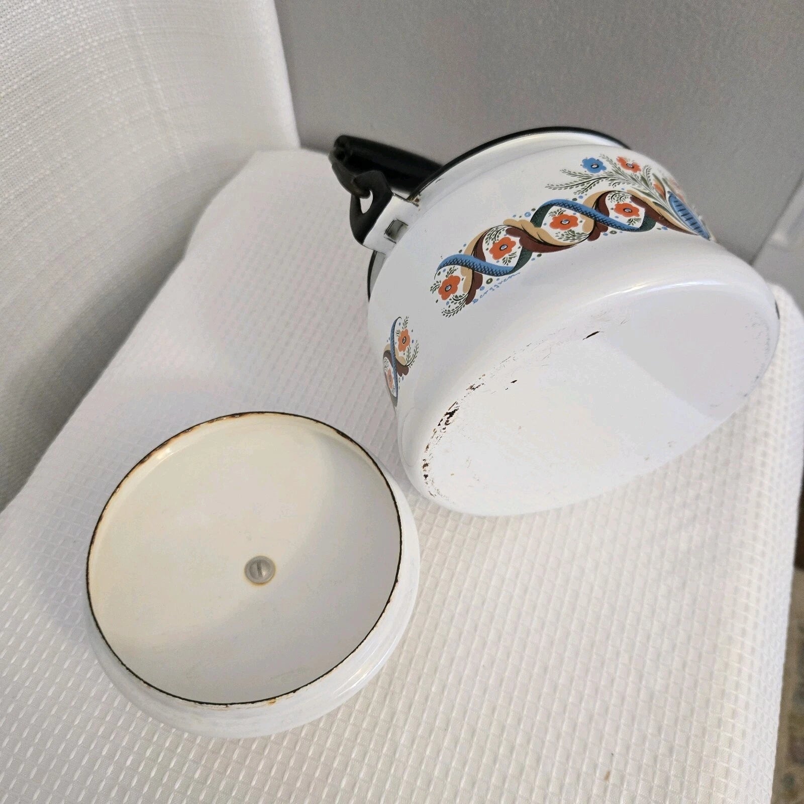 Vtg Enamelware Teapot Tea Kettle Pennsylvania Dutch Look Folk Art READ