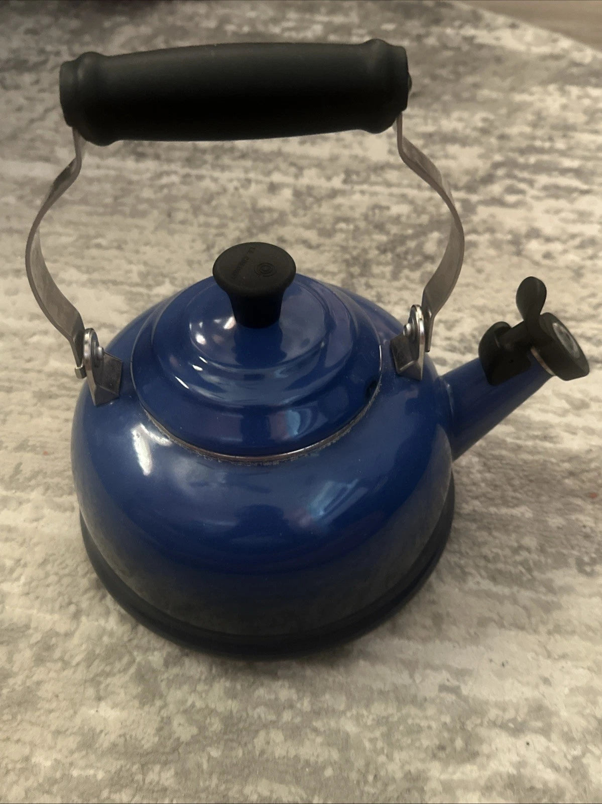 Le Creuset Whistling Tea Kettle Teapot Enamel Blue 1.7 Qt (1.6L)