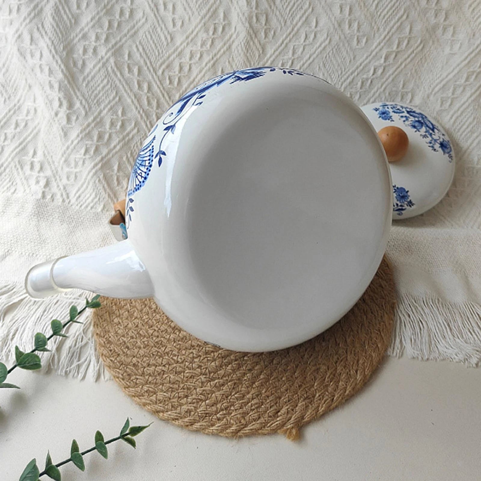 Enamel Teapot 2.5L Sturdy Porcelain Tea Pot for Home Kitchen Decor Hot Water
