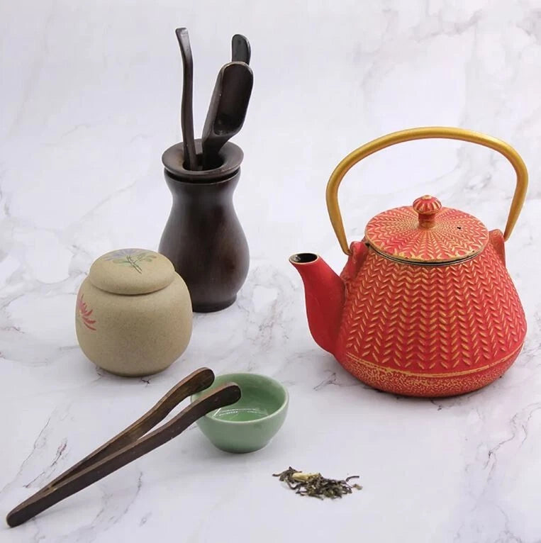 Pretty Japanese style cast iron teapot 1L capacity with tea strainer and enamel