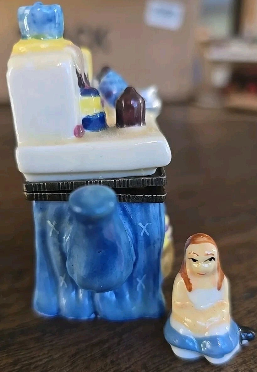 VINTAGE STOVE TEAPOT TRINKET BOX CERAMIC With Surprise Inside