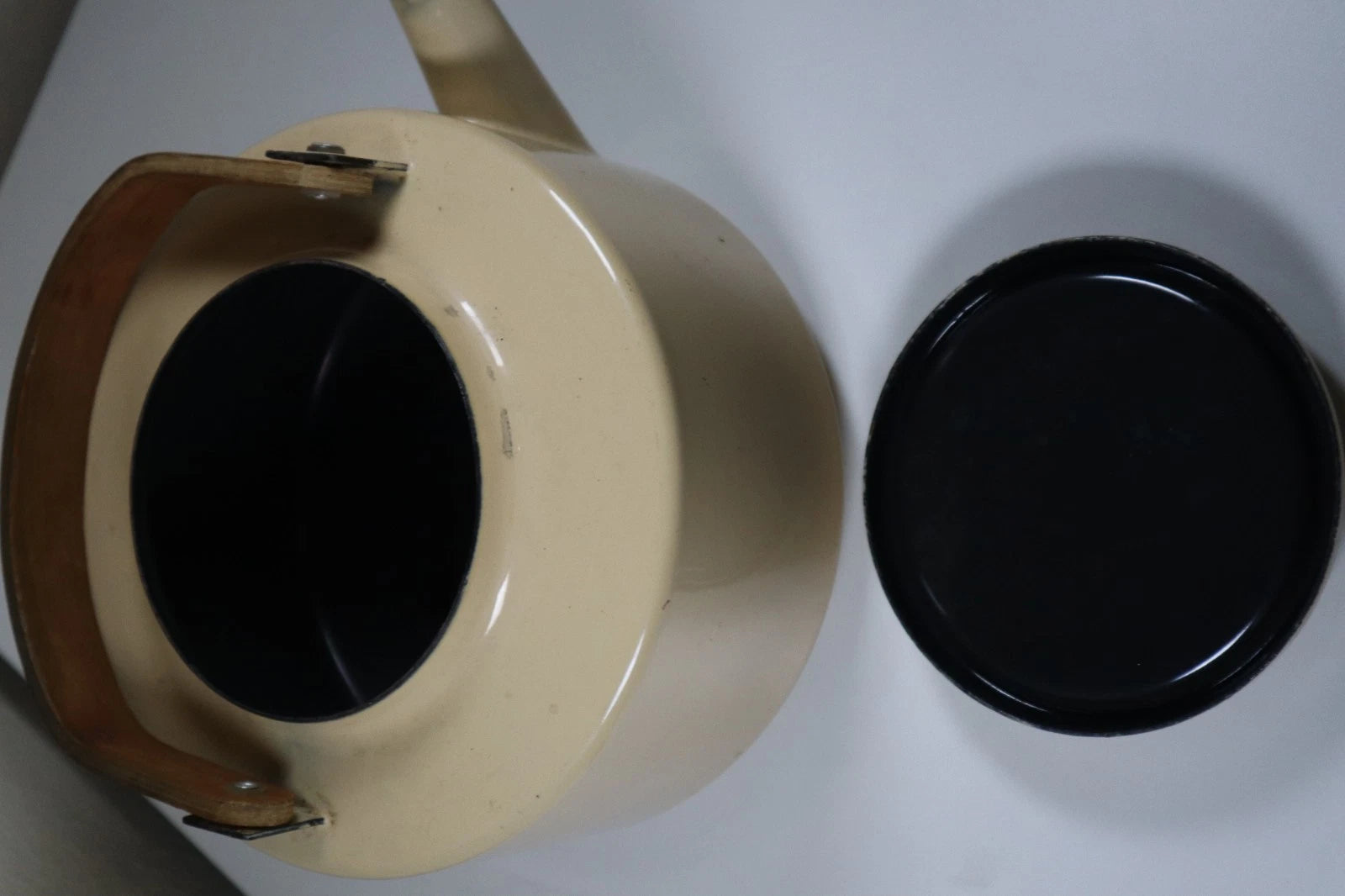 Vintage Copco Cream Enamel Tea Kettle Michael Lax Design Spain 2-1/2 qt