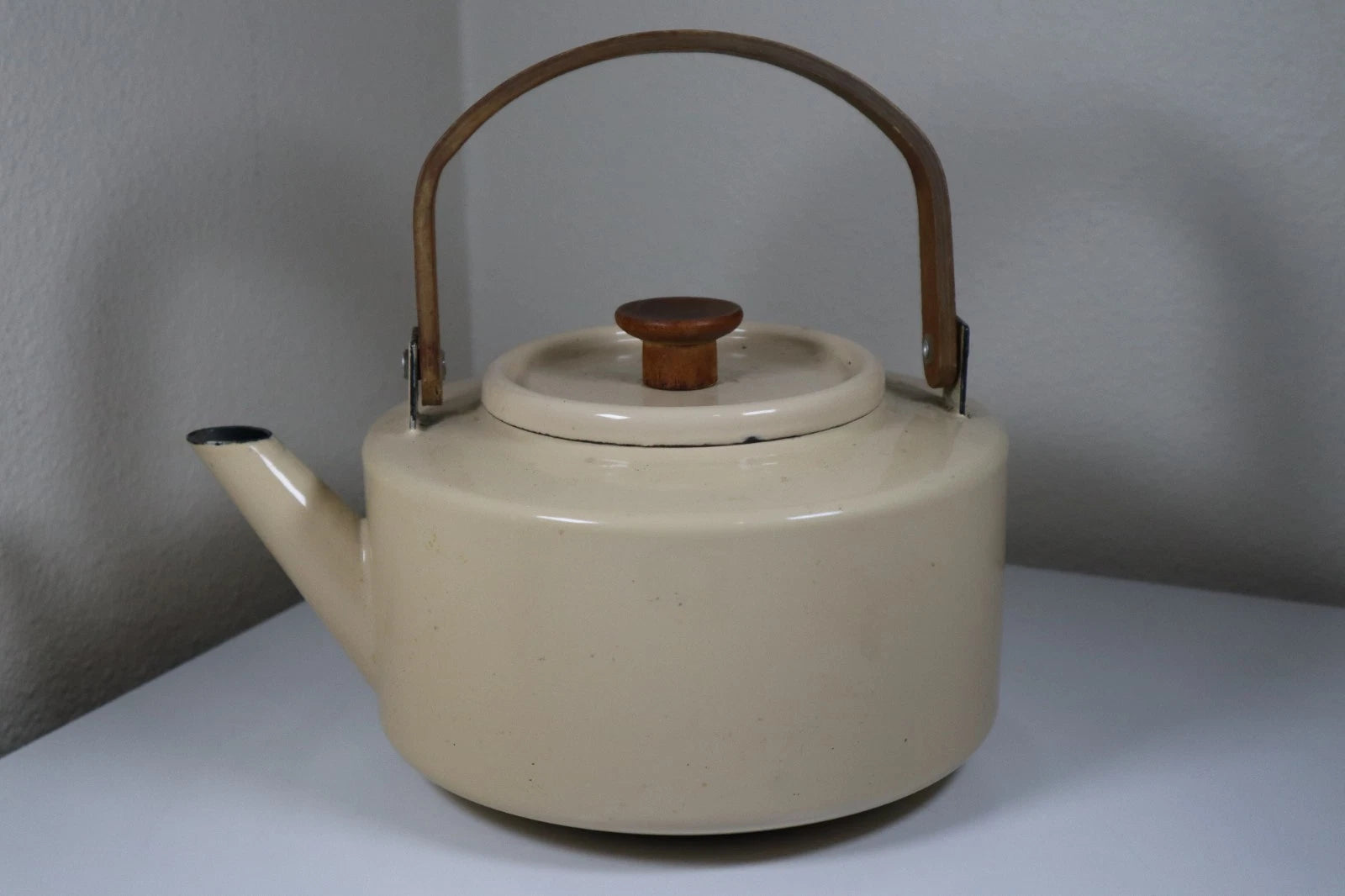 Vintage Copco Cream Enamel Tea Kettle Michael Lax Design Spain 2-1/2 qt