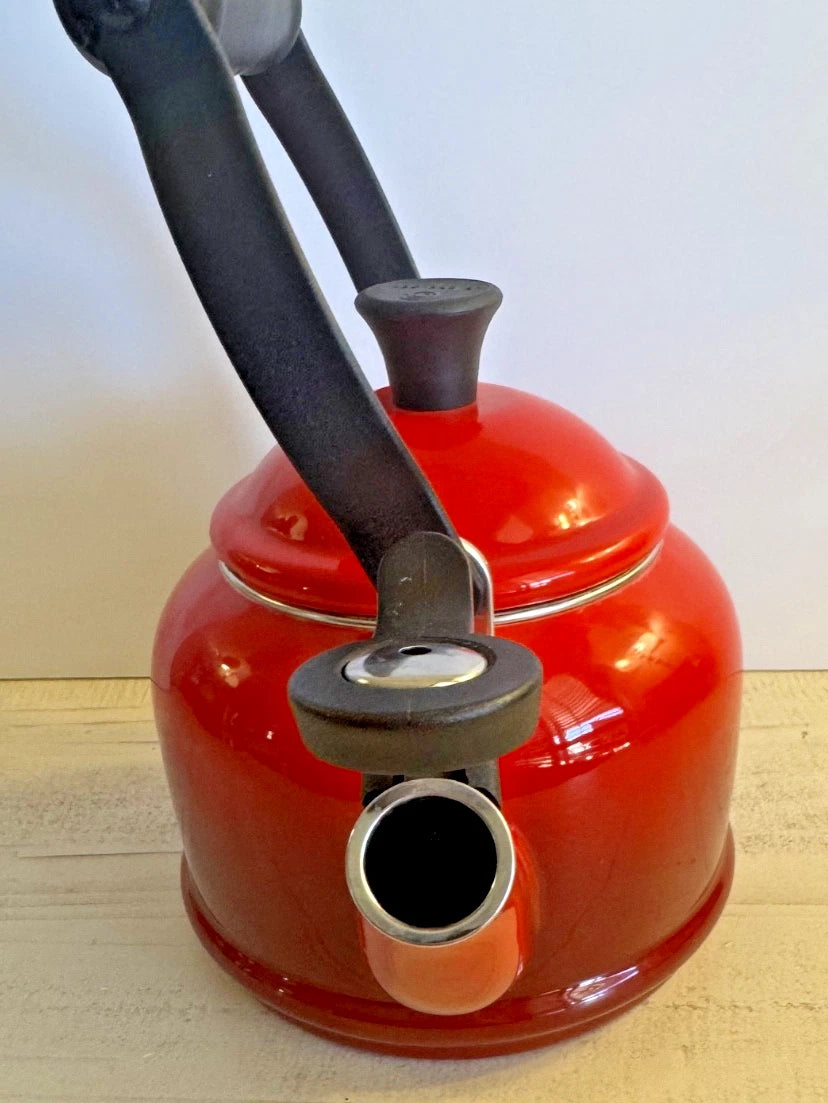 Le Creuset Whistling Tea Kettle Teapot Lid 1.1L 1.25Qt Enamel Red Ombre