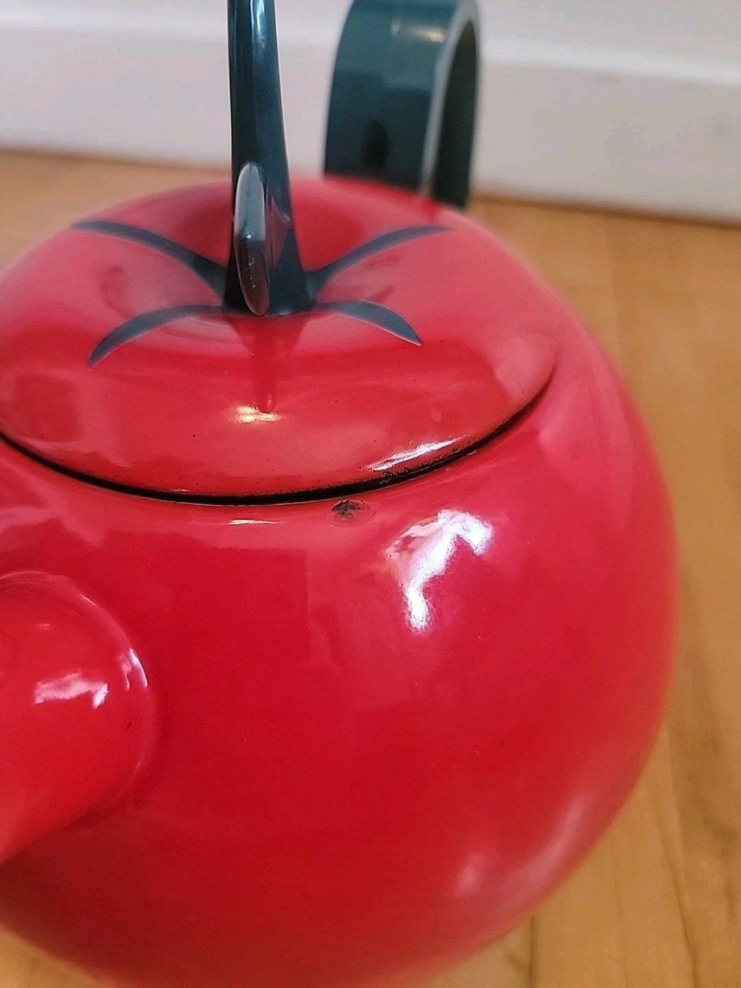 Vintage 1980s COPCO Enamel Metal Red Delicious Apple Teapot Kettle 2.5 Qt