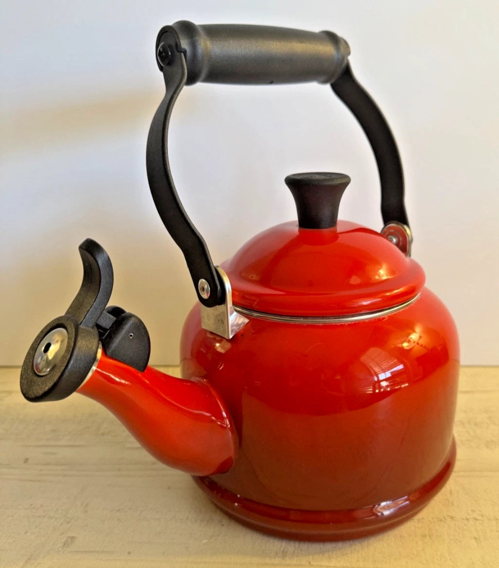 Le Creuset Whistling Tea Kettle Teapot Lid 1.1L 1.25Qt Enamel Red Ombre