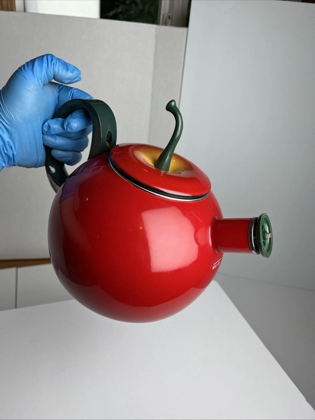 COPCO Red Apple Enamel Teapot Kettle Coffee Pot Kettle 2.5 Qt - Vintage