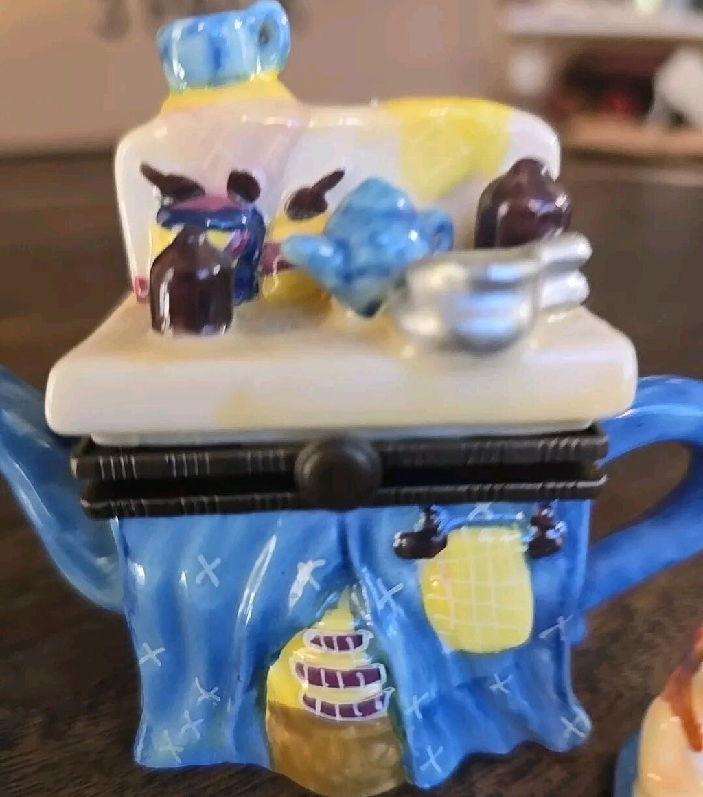 VINTAGE STOVE TEAPOT TRINKET BOX CERAMIC With Surprise Inside