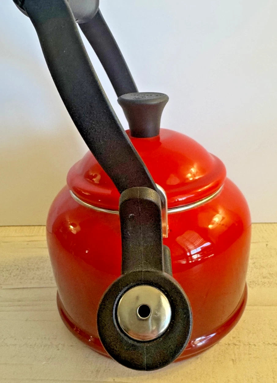 Le Creuset Whistling Tea Kettle Teapot Lid 1.1L 1.25Qt Enamel Red Ombre