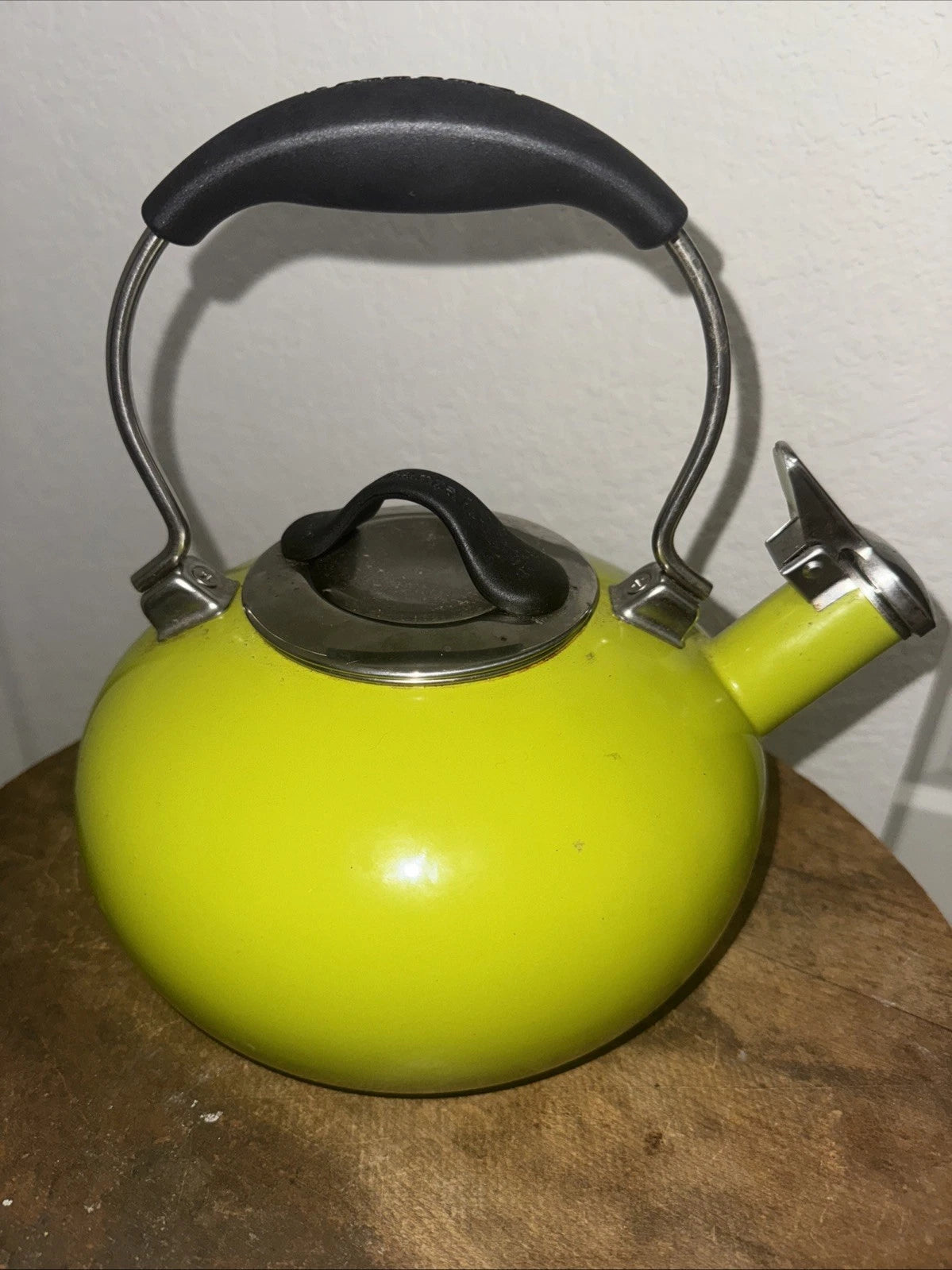 Chantal Whistling Tea Kettle Teapot Chartreuse Yellow- Green Enamel Black Handle