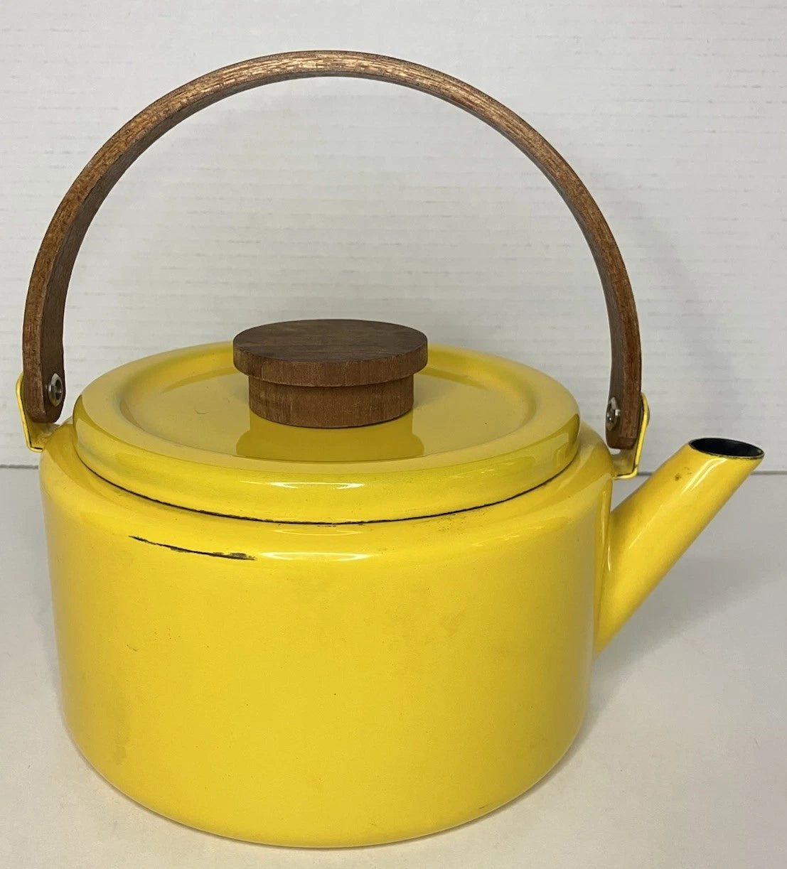 Vintage 1970’s Sunny Yellow Enamelware Tea Kettle With Wood Handle And Knob