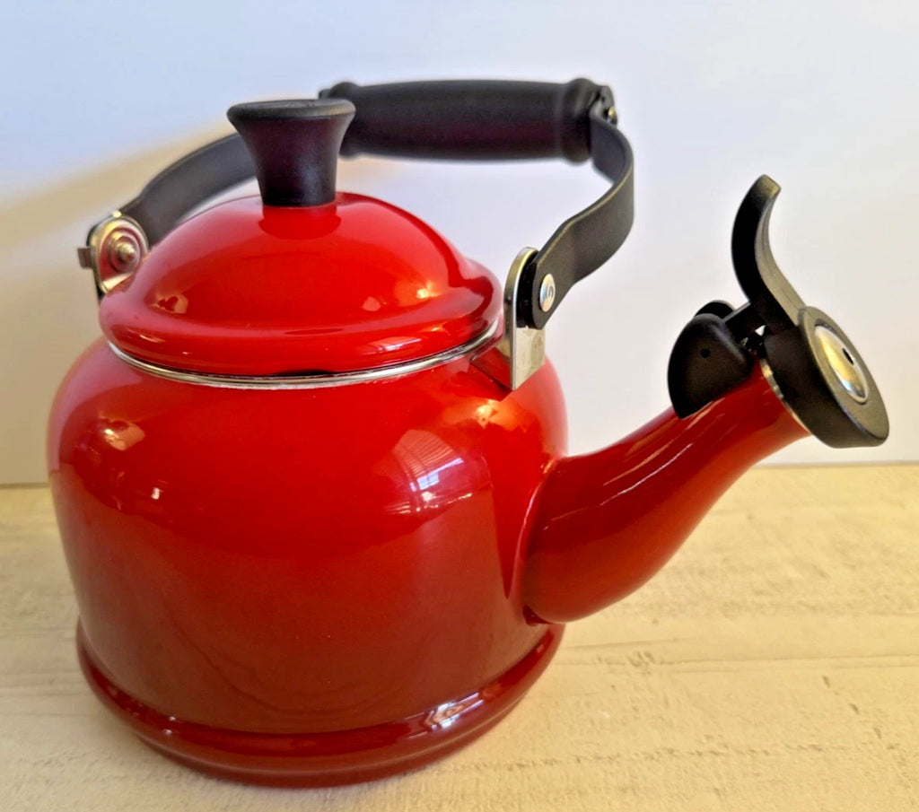 Le Creuset Whistling Tea Kettle Teapot Lid 1.1L 1.25Qt Enamel Red Ombre