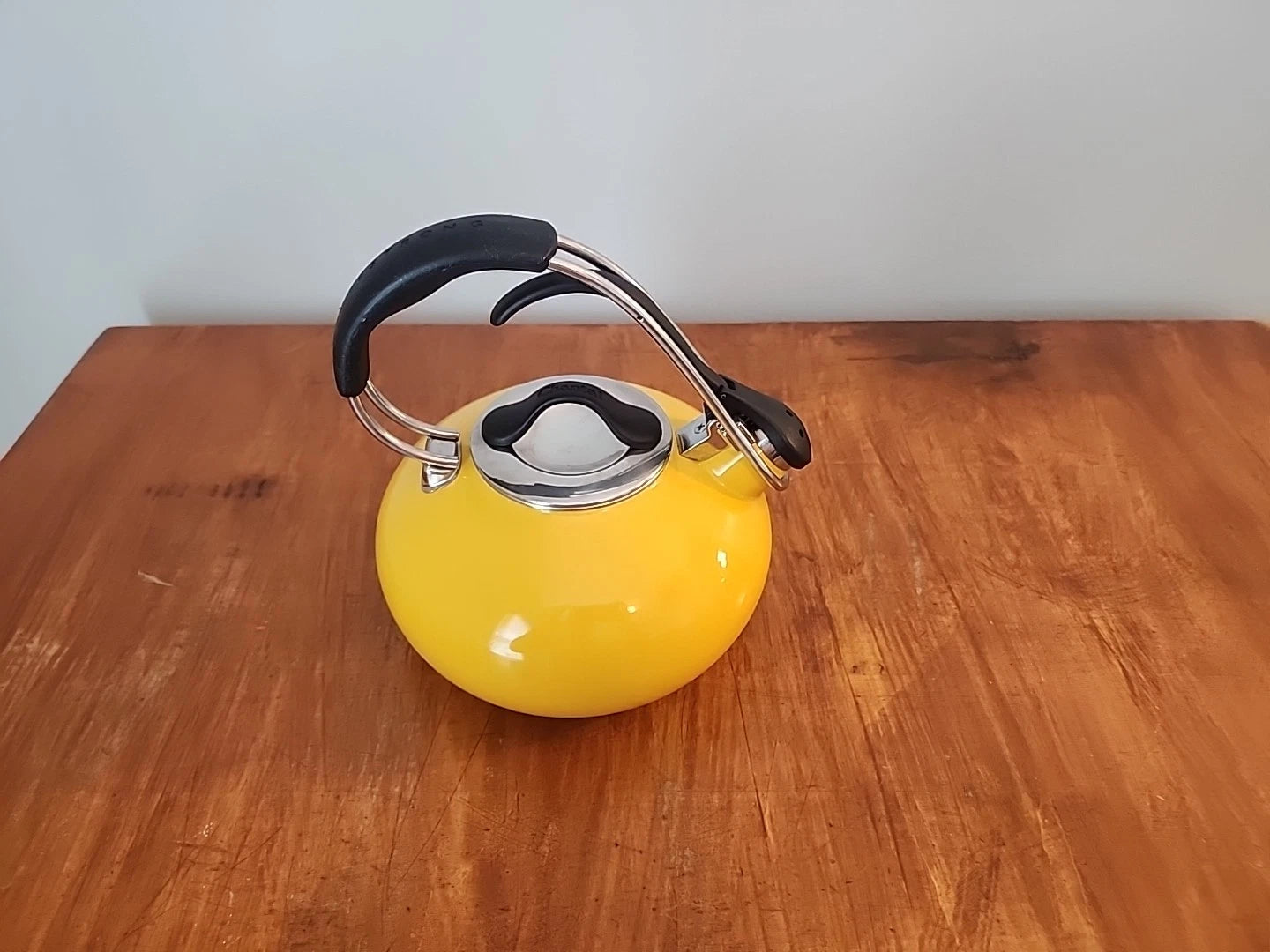 Chantal Enamel 1.8 Quart Whistling Tea Pot Kettle Livestrong Yellow Loop