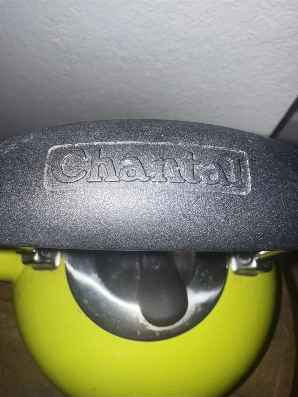 Chantal Whistling Tea Kettle Teapot Chartreuse Yellow- Green Enamel Black Handle
