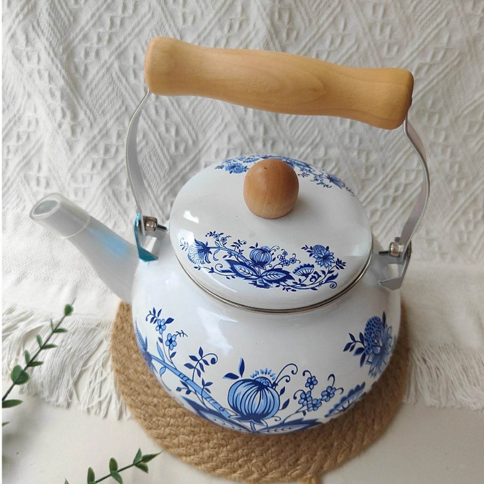 Enamel Teapot 2.5L Sturdy Porcelain Tea Pot for Home Kitchen Decor Hot Water