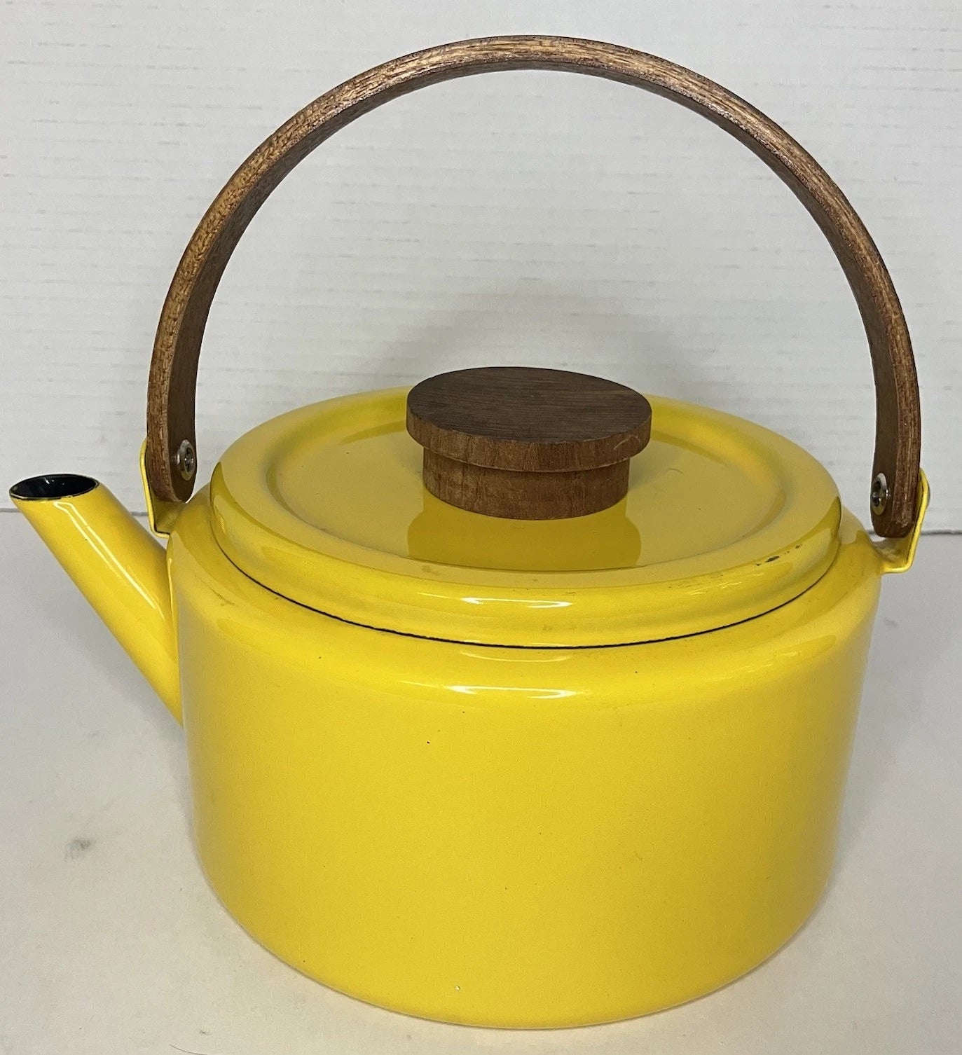 Vintage 1970’s Sunny Yellow Enamelware Tea Kettle With Wood Handle And Knob