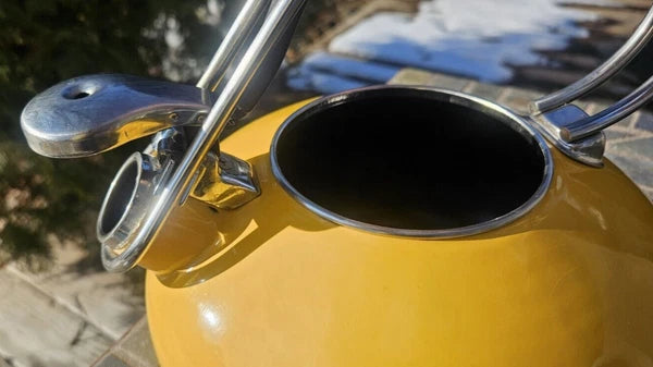 Chantal Livestrong Enamel Loop Whistling Tea Pot Kettle Yellow 1.8 Quart FreeShp