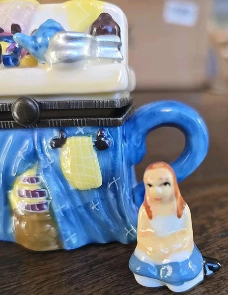 VINTAGE STOVE TEAPOT TRINKET BOX CERAMIC With Surprise Inside