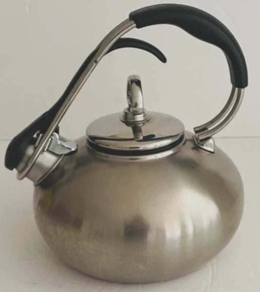Chantal Classic Loop Enamel on Steel Whistling Tea Kettle, 1.8 quart (Silver)