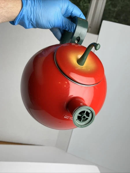 COPCO Red Apple Enamel Teapot Kettle Coffee Pot Kettle 2.5 Qt - Vintage