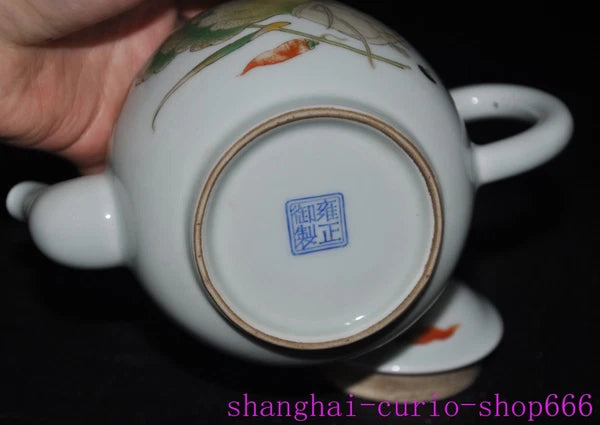 6"Qing Yongzheng pastel porcelain enamel cabbage baicai insect grain Teapot pot