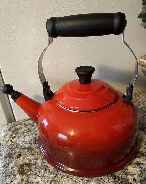 LE CREUSET Enamel On Steel Whistling Tea Kettle 1.7 Qt  Red Clean Good Cond