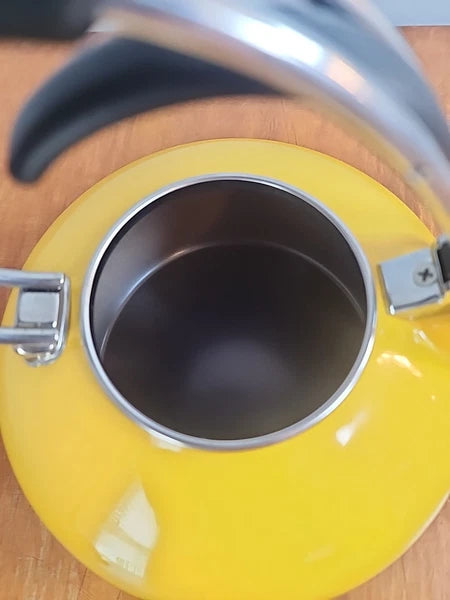 Chantal Enamel 1.8 Quart Whistling Tea Pot Kettle Livestrong Yellow Loop
