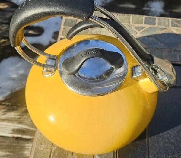 Chantal Livestrong Enamel Loop Whistling Tea Pot Kettle Yellow 1.8 Quart FreeShp