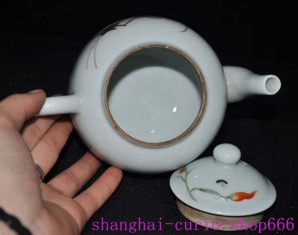 6"Qing Yongzheng pastel porcelain enamel cabbage baicai insect grain Teapot pot