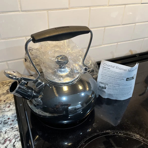 CHANTAL 1.8 QT Enamel on Steel Whistling Tea Kettle Teapot Onxy Black