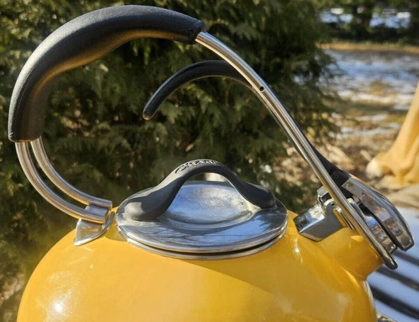 Chantal Livestrong Enamel Loop Whistling Tea Pot Kettle Yellow 1.8 Quart FreeShp