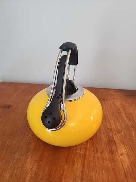 Chantal Enamel 1.8 Quart Whistling Tea Pot Kettle Livestrong Yellow Loop